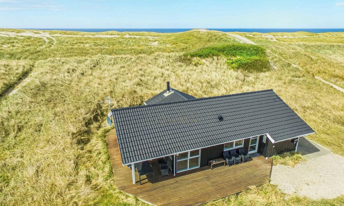 Vrist Strand House | Nice home in Harboøre with sauna