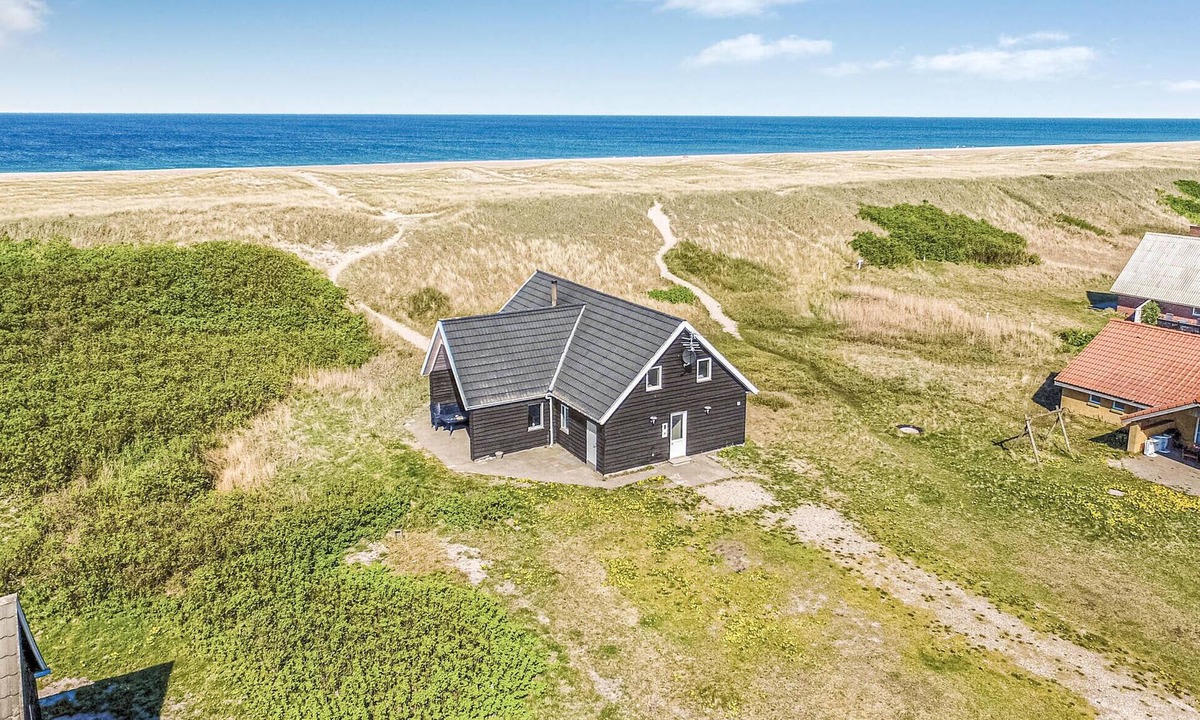 Vrist Strand House | Nice home in Harboøre with WiFi