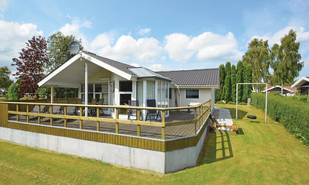 Hejlsminde Strand House | Nice home in Hejls with WiFi