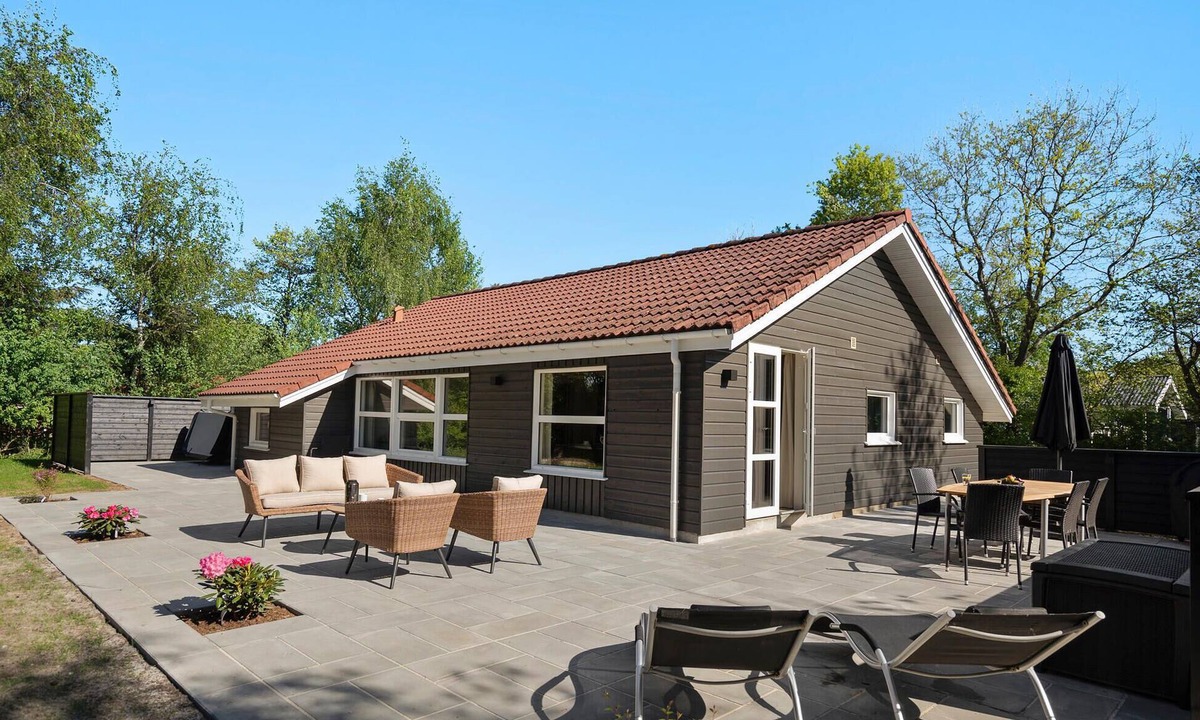 Bork Havn House | Nice home in Hemmet with sauna