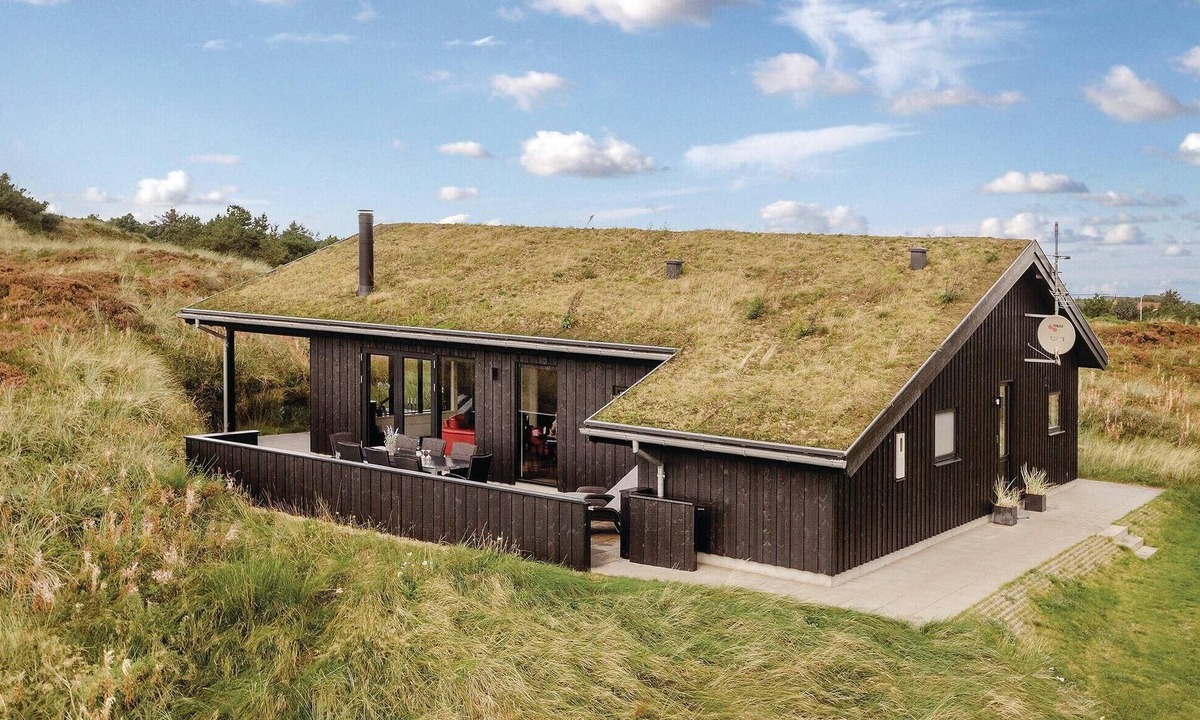 Henne Strand House | Nice home in Henne with kitchen
