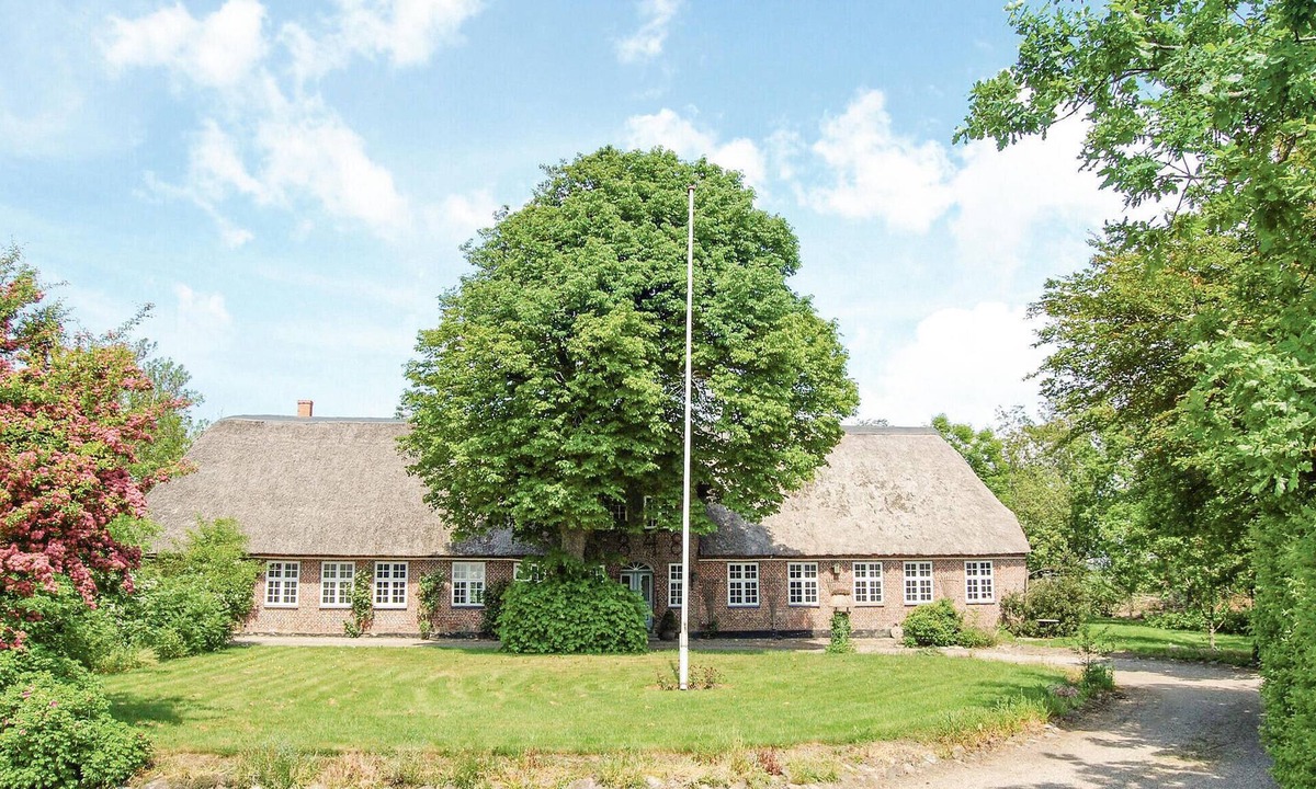 Vragard House | Nice home in Højer with sauna