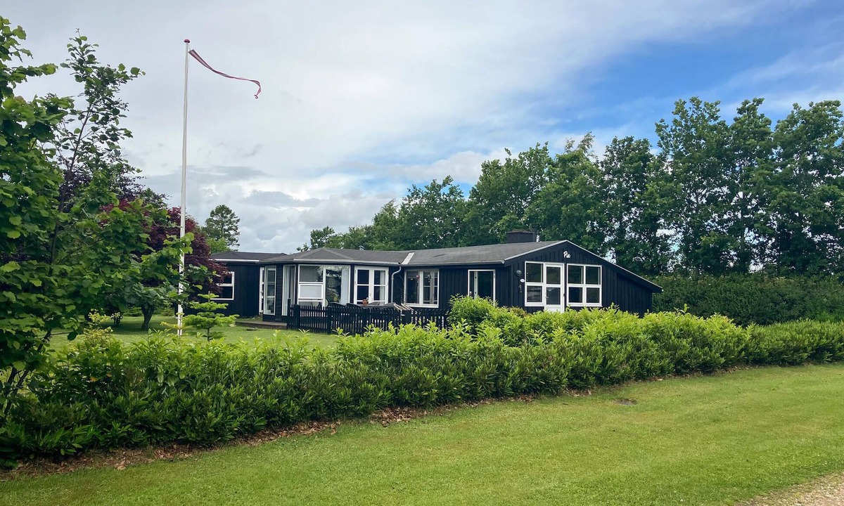 Hojslev House | Nice home in Højslev with house sea view