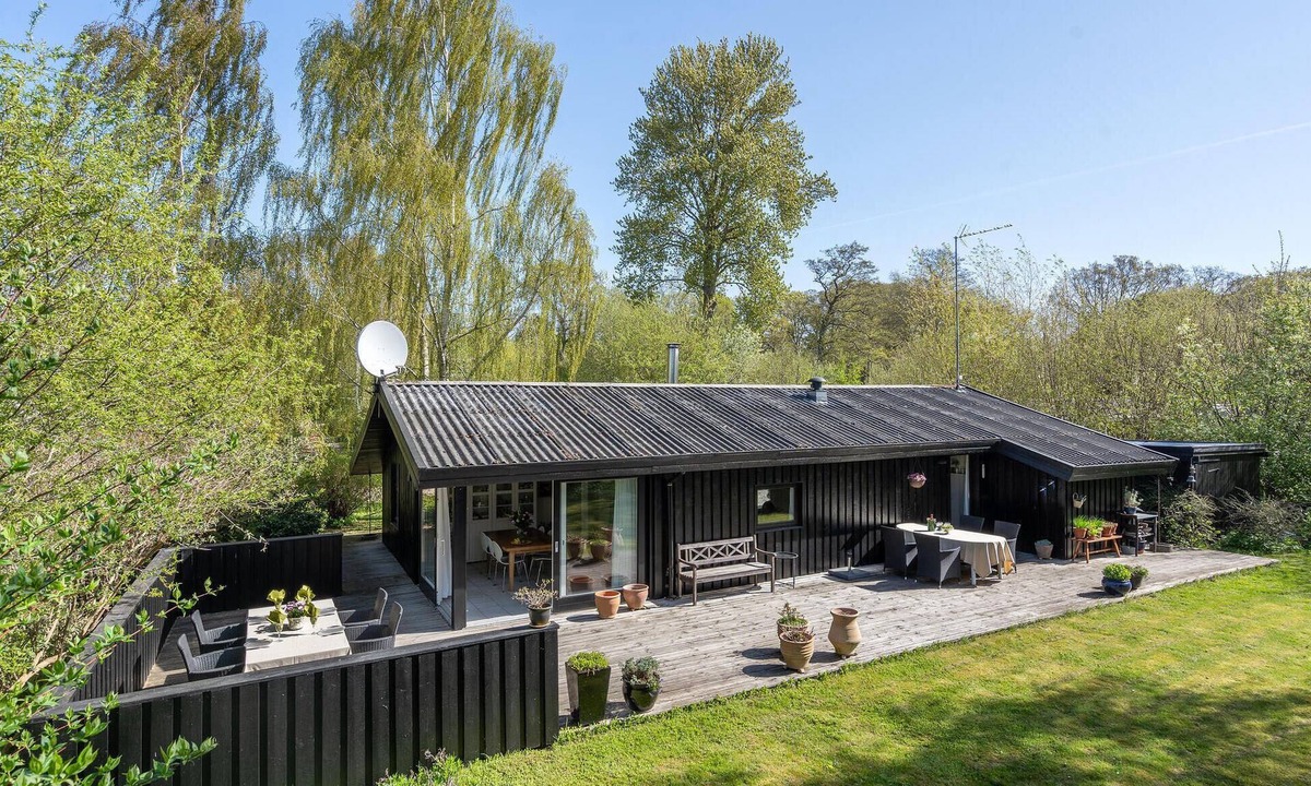 Hornbaek House | Nice home in Hornbæk with kitchen