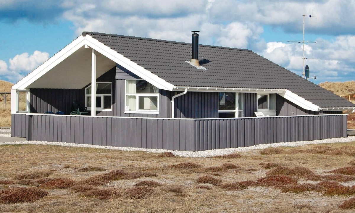 Bjerregard Strand House | Nice home in Hvide Sande with sauna