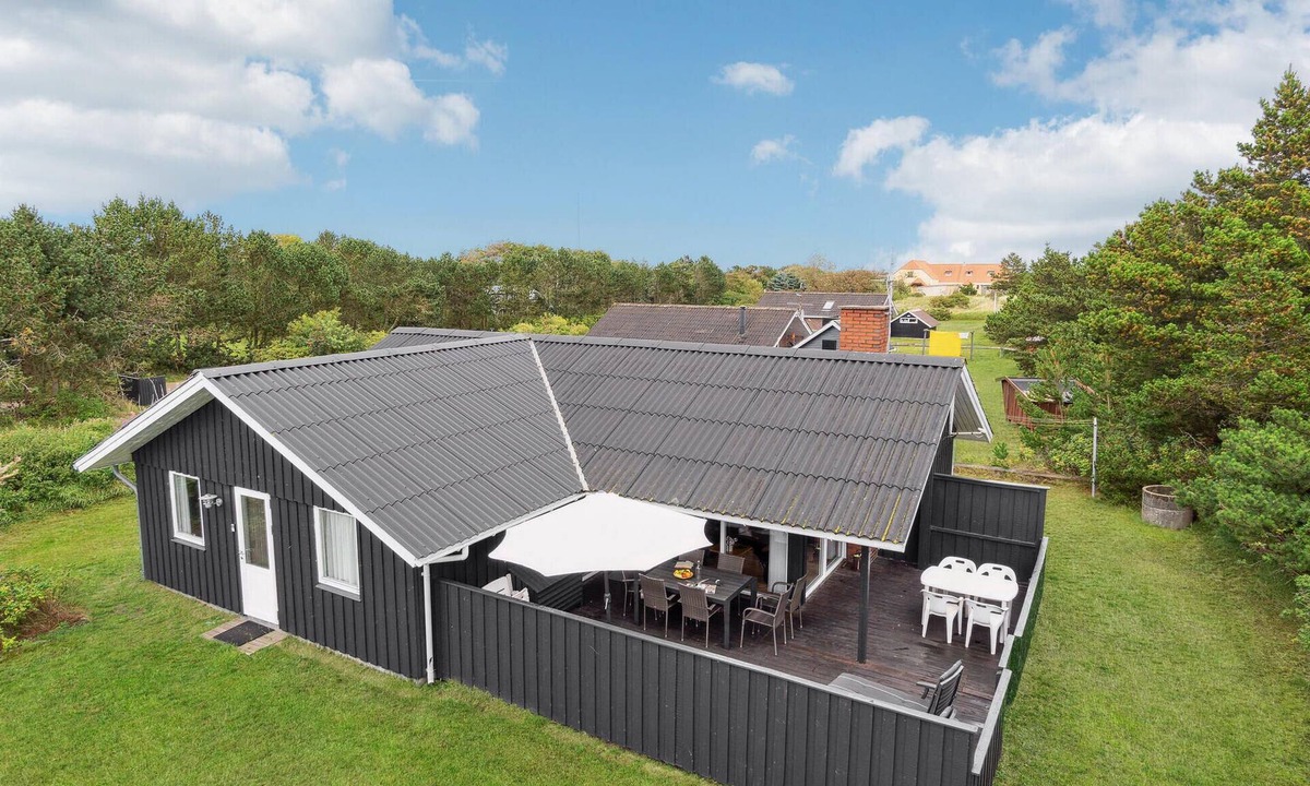Bjerregaard House | Nice home in Hvide Sande with sauna