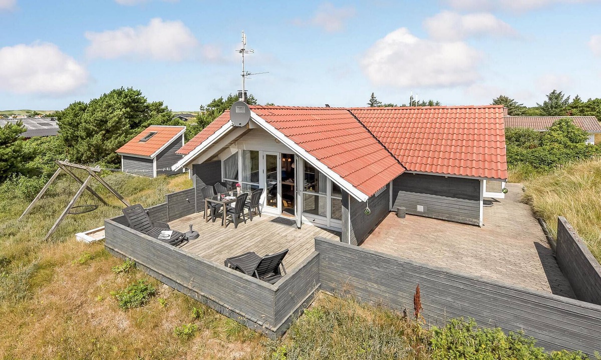 Bjerregaard House | Nice home in Hvide Sande with sauna