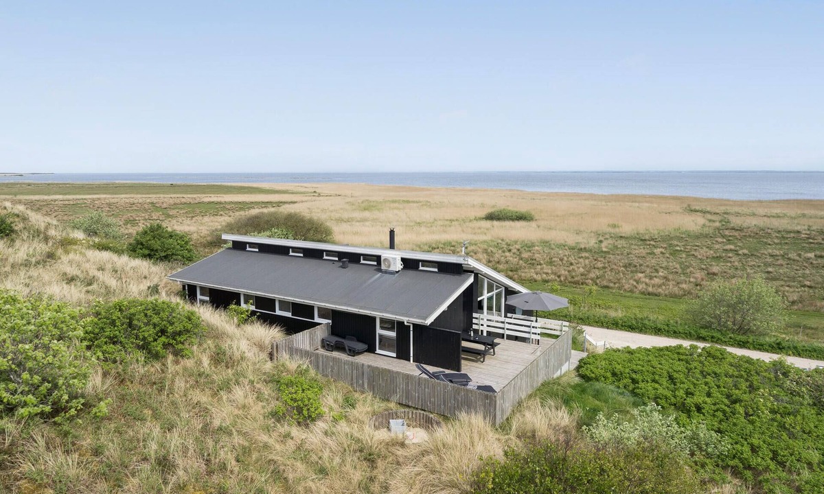 Haurvig House | Nice home in Hvide Sande with sauna