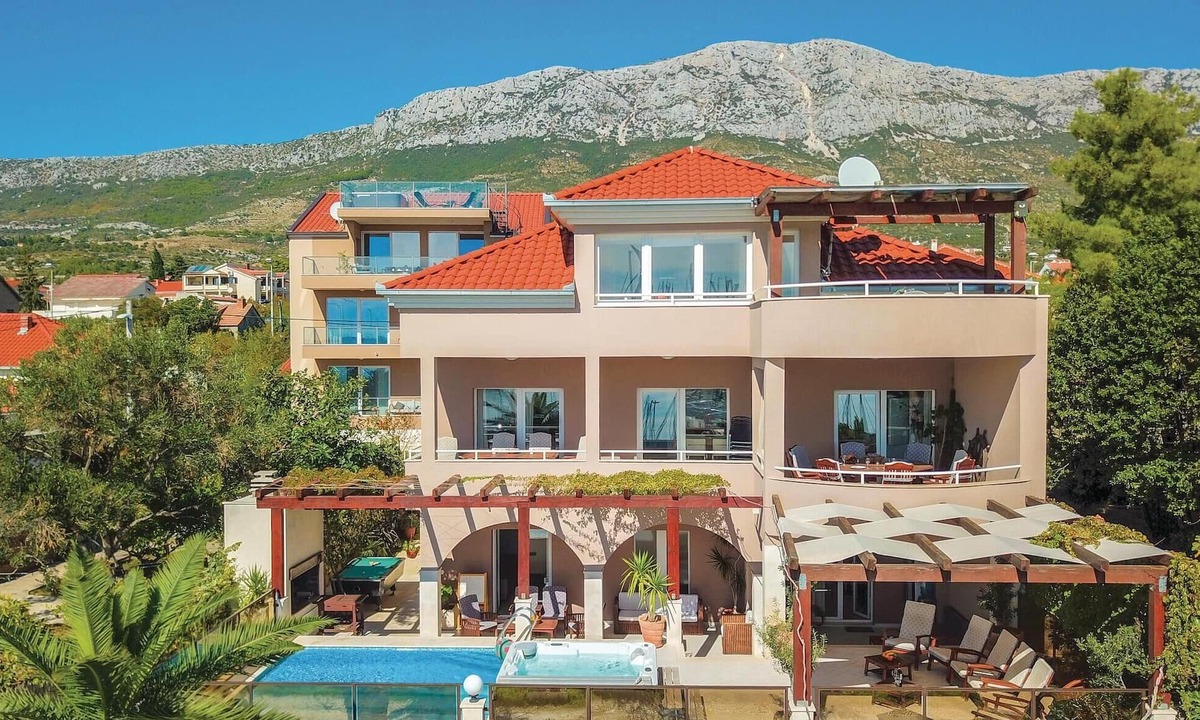 Kastel Gomilica House | Nice home in Kastel Gomilica with sauna