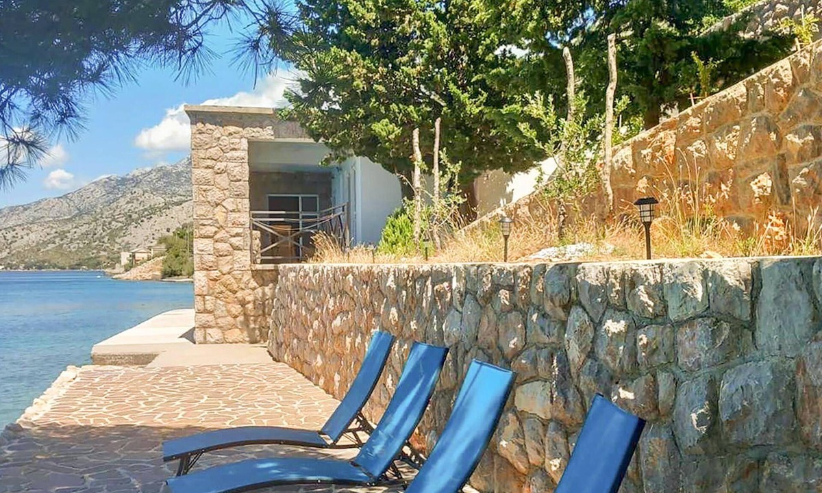 Lukovo Sugarje House | Nice home in Karlobag with WiFi