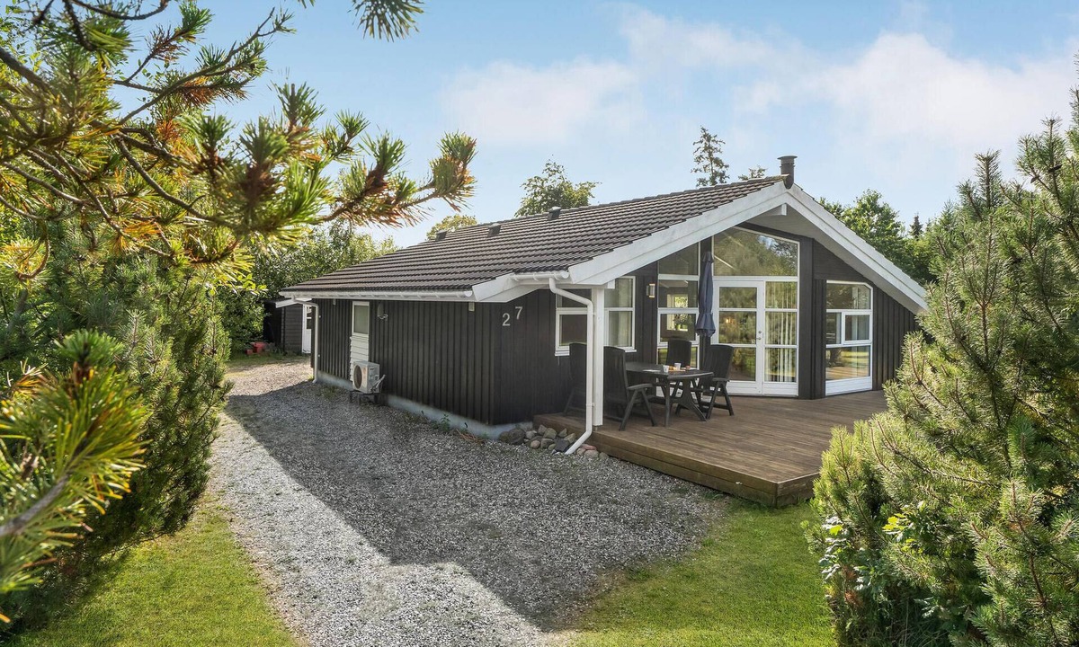 Trend House | Nice home in Løgstør with WiFi