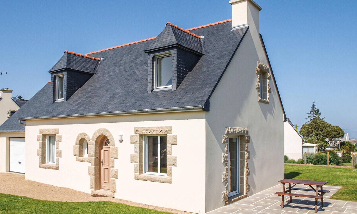 Lanmodez House | Nice home in Lanmodez with WiFi