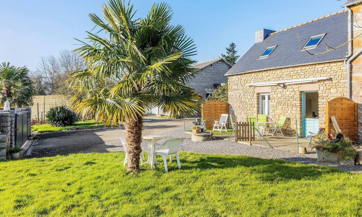 Le Ferre House | Nice home in Le Ferré with WiFi