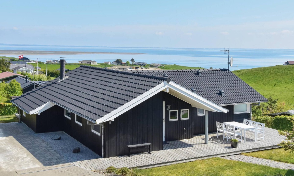 Lemvig House | Nice home in Lemvig with kitchen