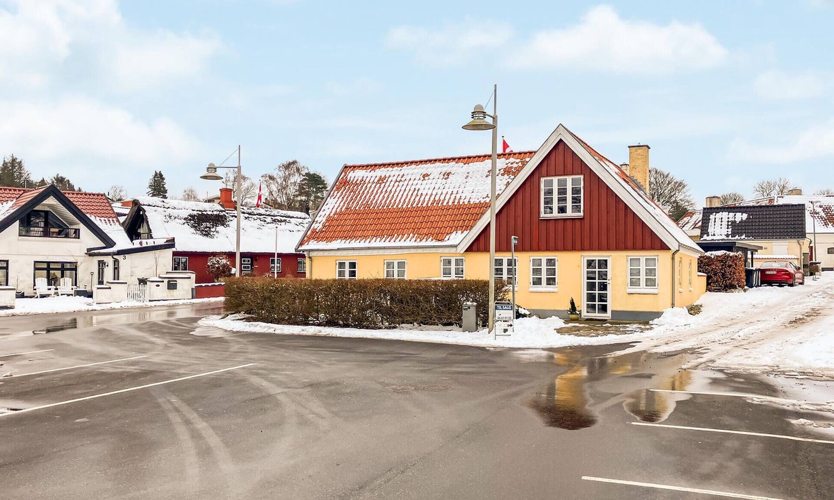 Hjarbæk House | Nice home in Løgstrup with WiFi