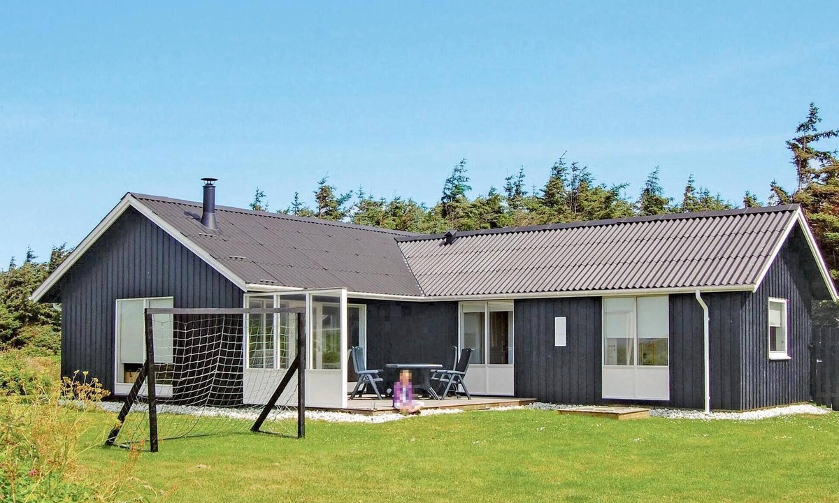 Hvorup Klit House | Nice home in Løkken with kitchen