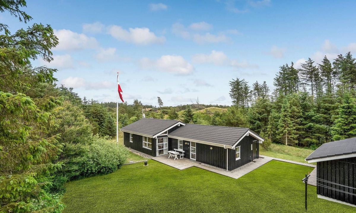 Grønhøj House | Nice home in Løkken with sauna