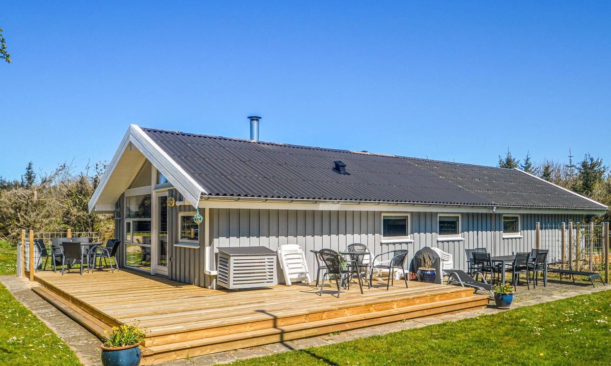 Grønhøj House | Nice home in Løkken with kitchen