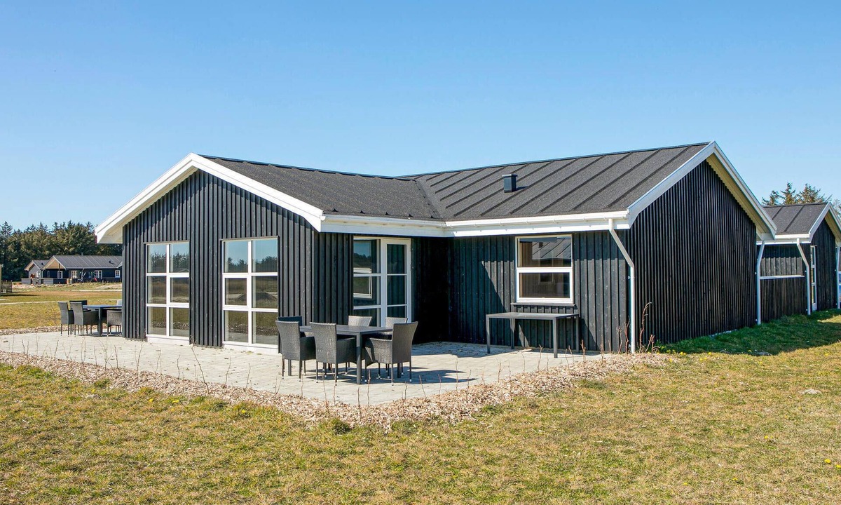 Grønhøj House | Nice home in Løkken with sauna