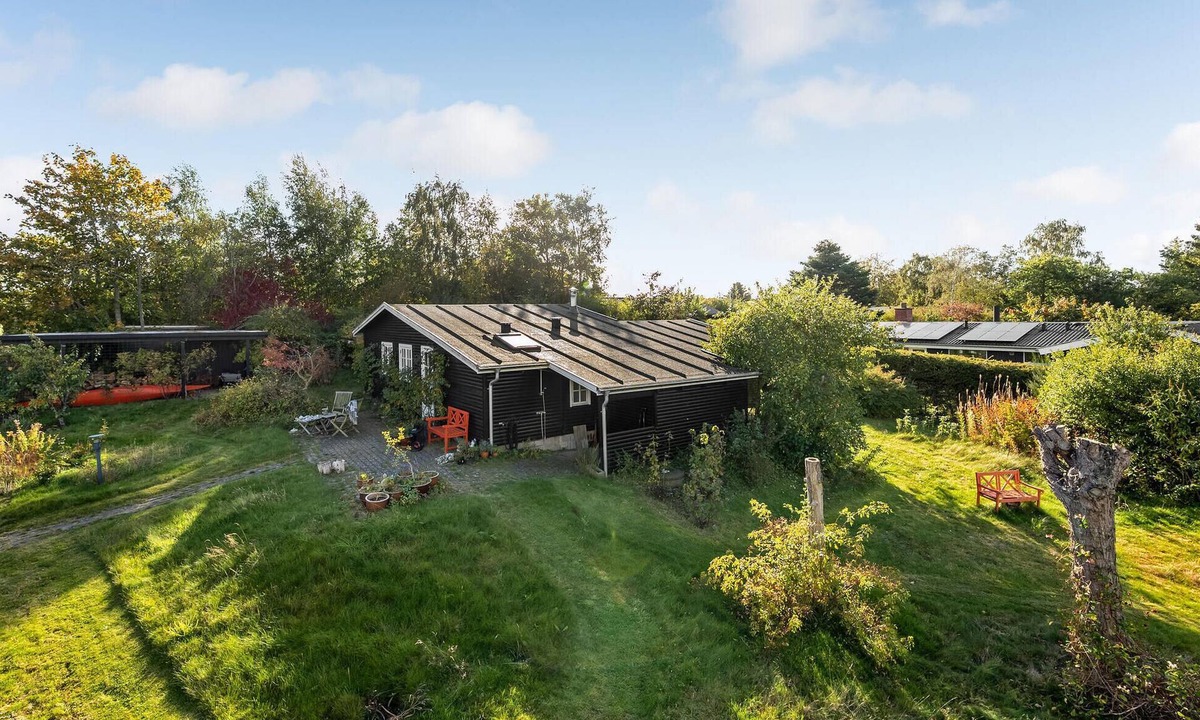 Ajstrup House | Nice home in Malling with kitchen