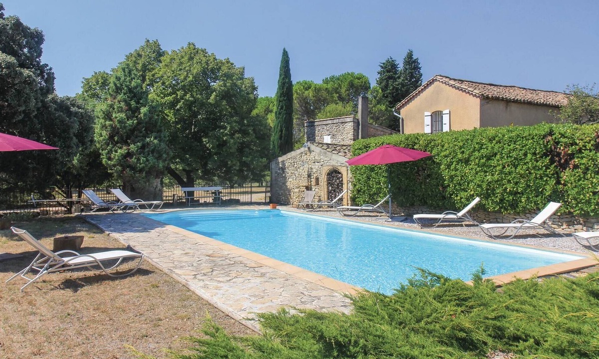 Mondragon House | Nice home in Mondragon with WiFi