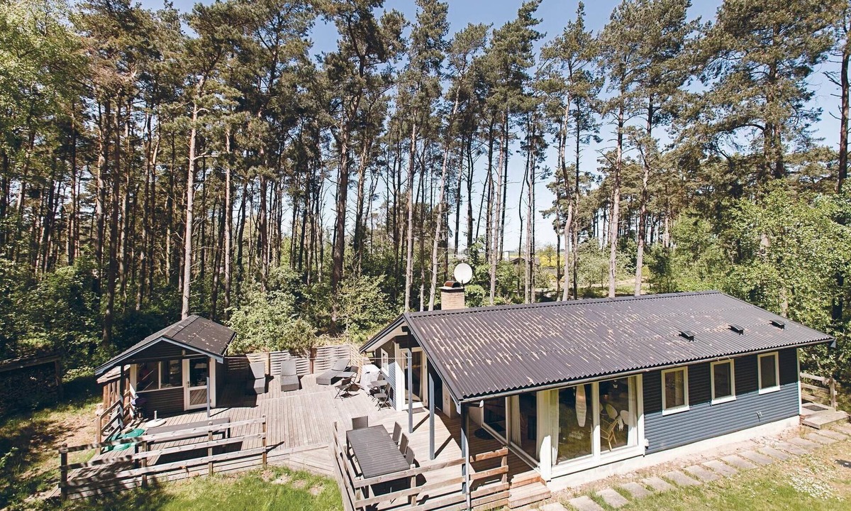 Spidsegard House | Nice home in Nexø with sauna