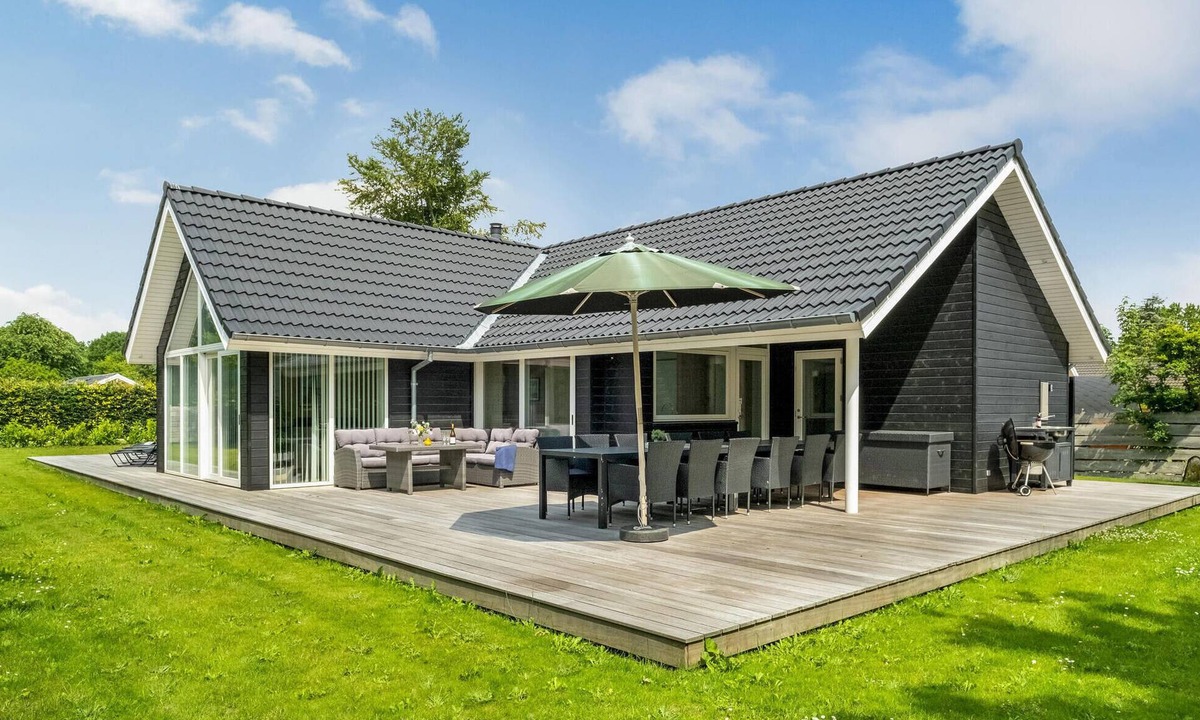 Saksild Strand House | Nice home in Odder with kitchen