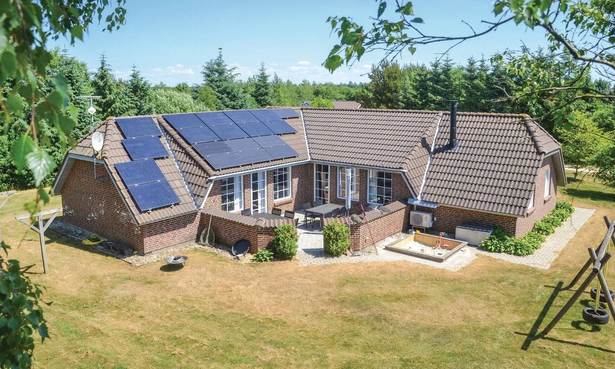 Jegum House | Nice home in Oksbøl with sauna