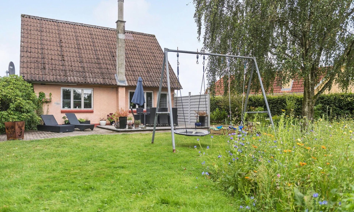 Oksbol House | Nice home in Oksbøl with kitchen