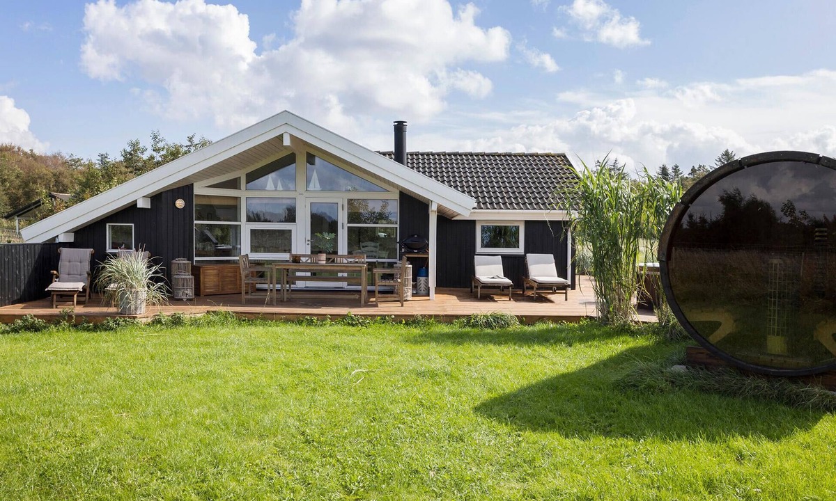Sillerslev House | Nice home in øster assels with sauna