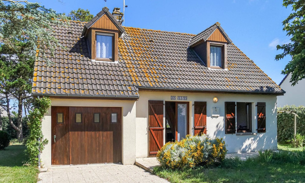 Pirou House | Nice home in Pirou-Plage with WiFi