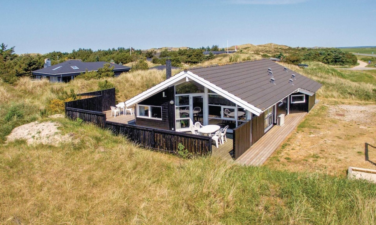 Houvig Strand House | Nice home in Ringkøbing with sauna