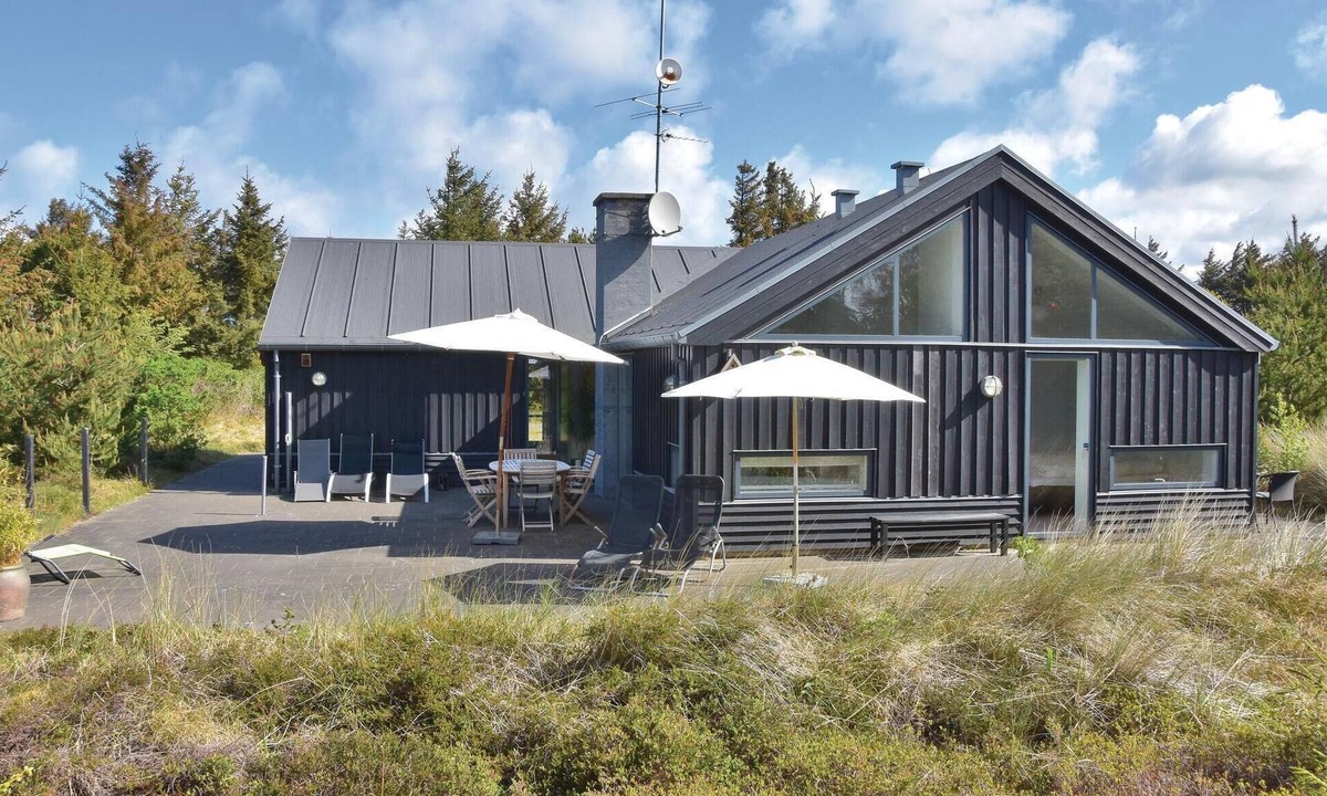 Klegod Strand House | Nice home in Ringkøbing with kitchen