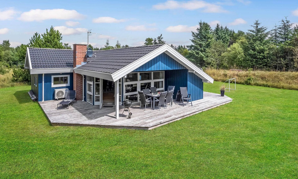 Lodbjerg Hede House | Nice home in Ringkøbing with kitchen
