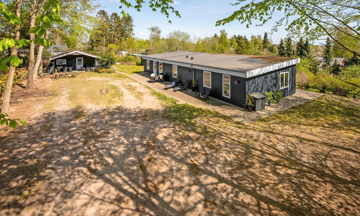 Ronde House | Nice home in Rønde with WiFi