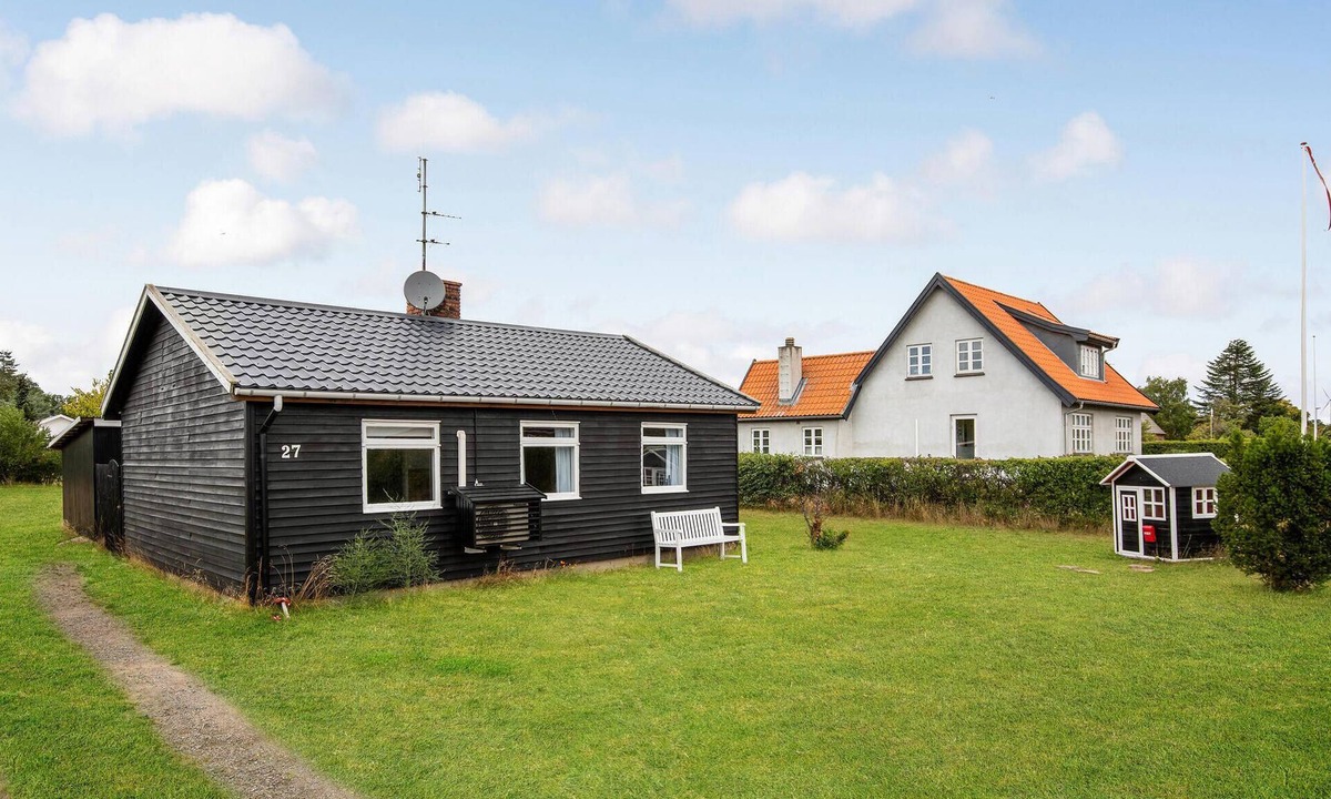 Ronne House | Nice home in Rønne with kitchen
