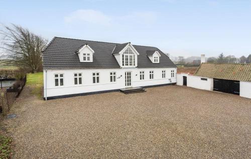 Roslev House | Nice Home In Roslev With Kitchen