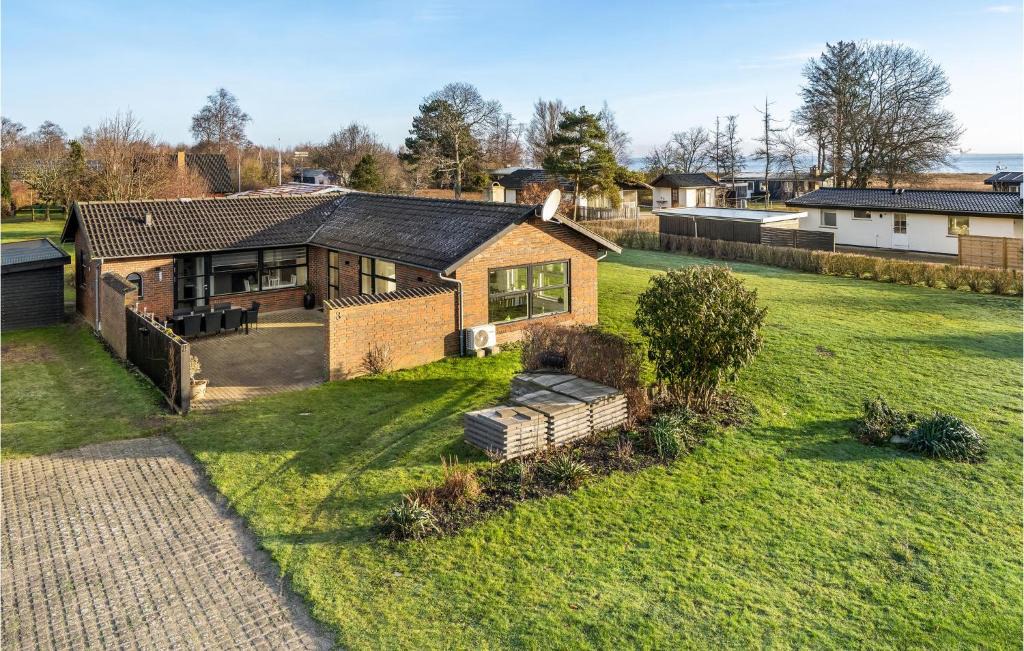 Spodsbjerg House | Nice Home In Rudkøbing With Kitchen