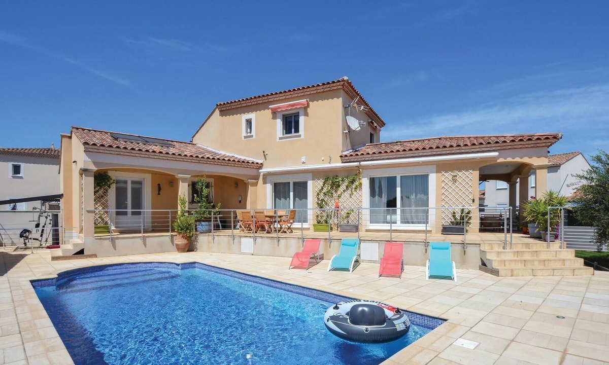 Saint-Gilles House | Nice home in Saint-Gilles