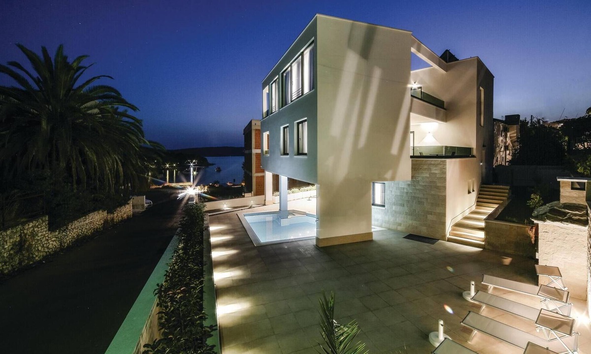 Trogir House | Nice home in Saldun with sauna