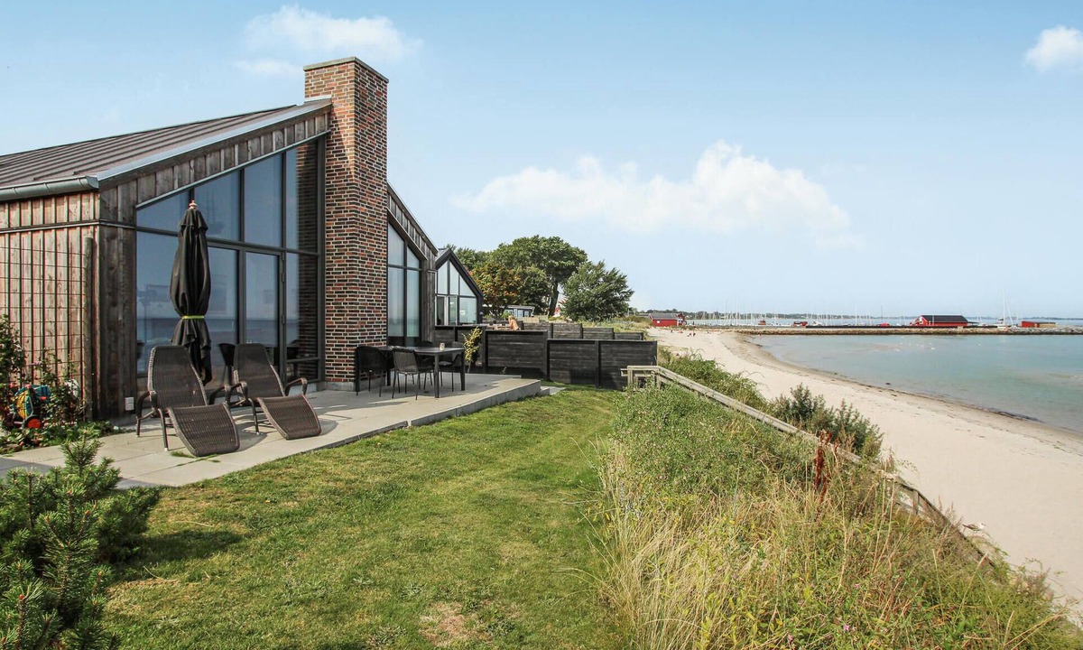 Samsø House | Nice home in Samsø with house sea view