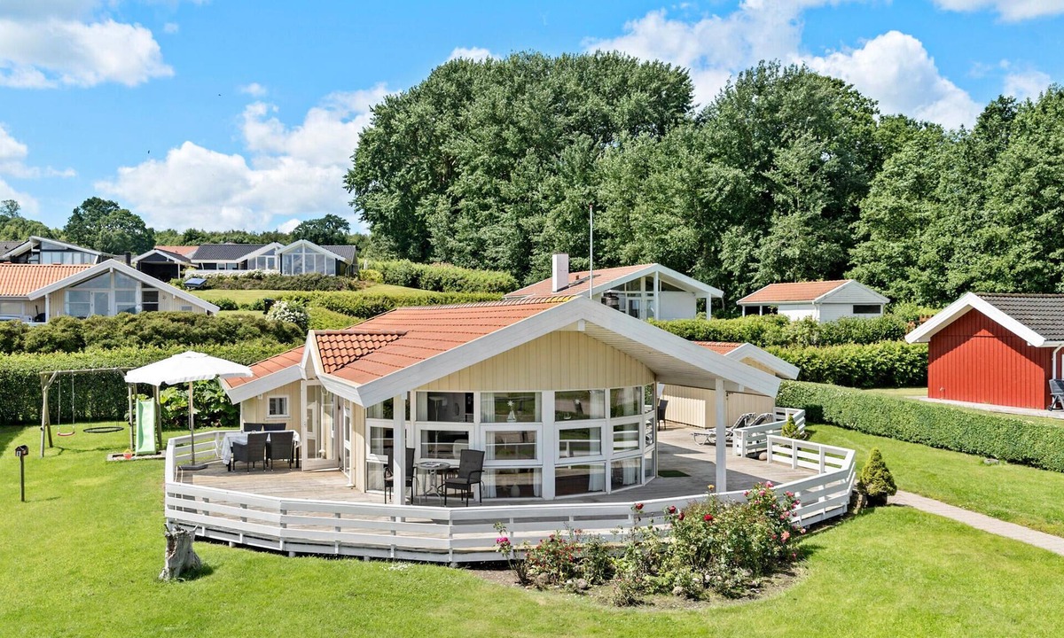 Grønninghoved Strand House | Nice home in Sjølund with sauna