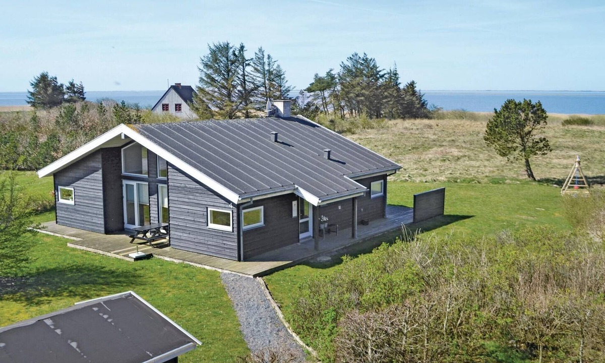 Skjern House | Nice home in Skjern with WiFi