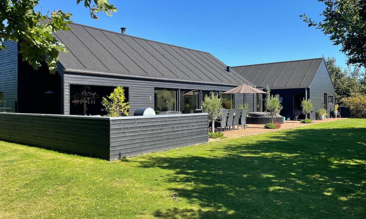 Skjern House | Nice home in Skjern with kitchen