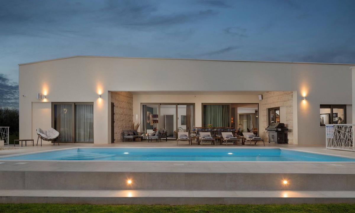 Murvica House | Nice home in Smokovic