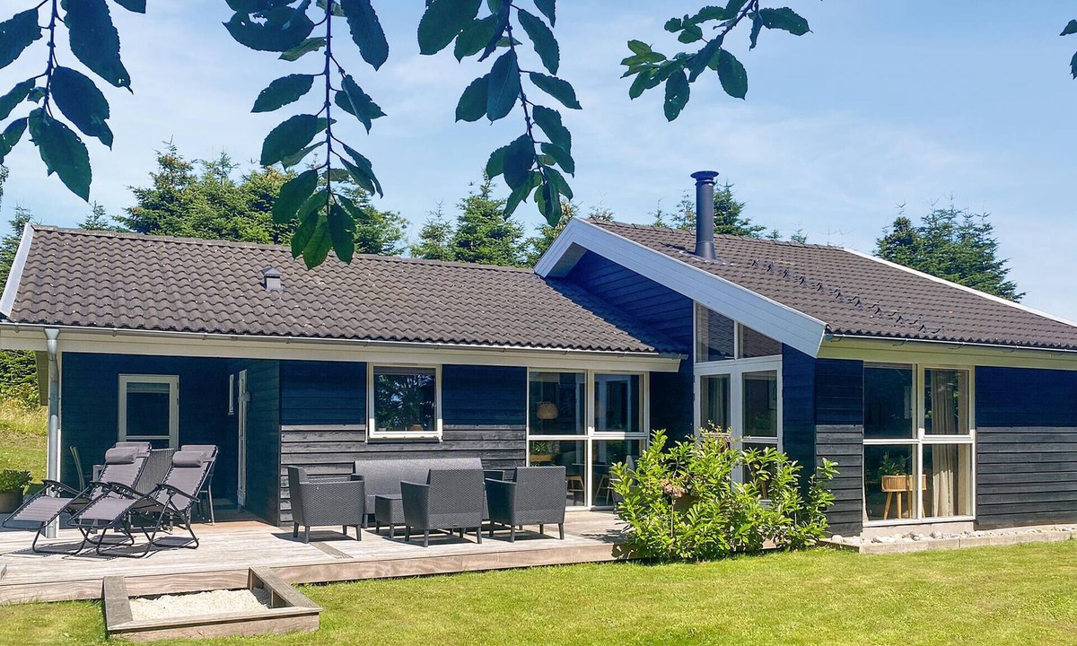 Mommark Strand House | Nice home in Sydals with sauna