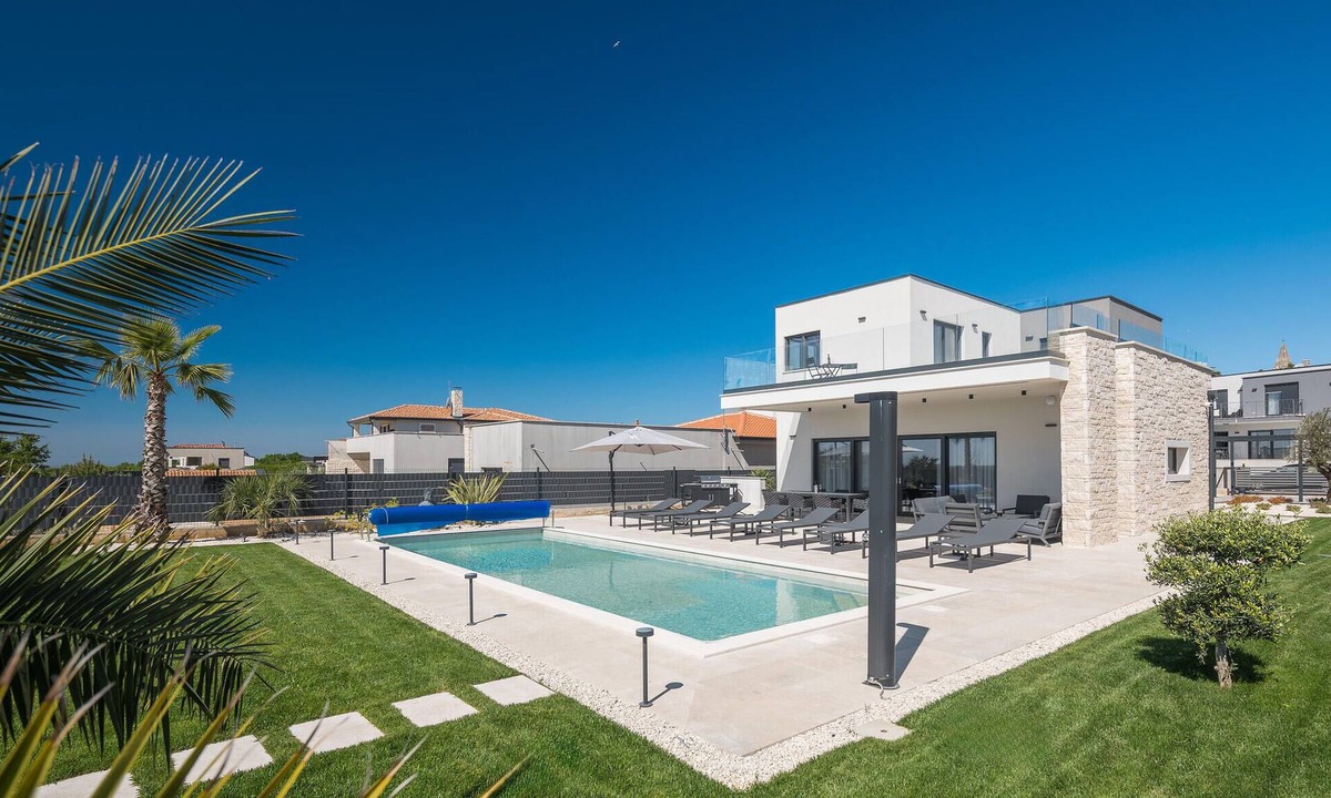 Frata House | Nice home in Tar with private swimming pool, can be inside or outside