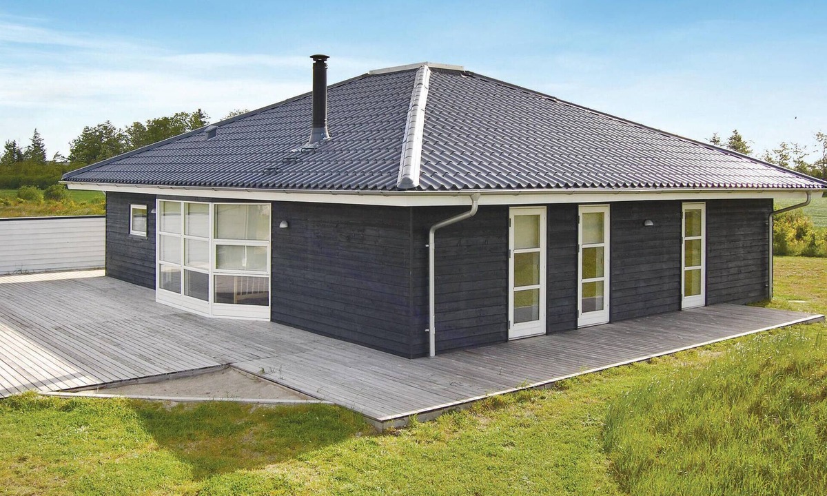 Skaven Strand House | Nice home in Tarm with sauna