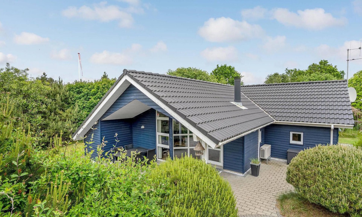 Skaven Strand House | Nice home in Tarm with sauna