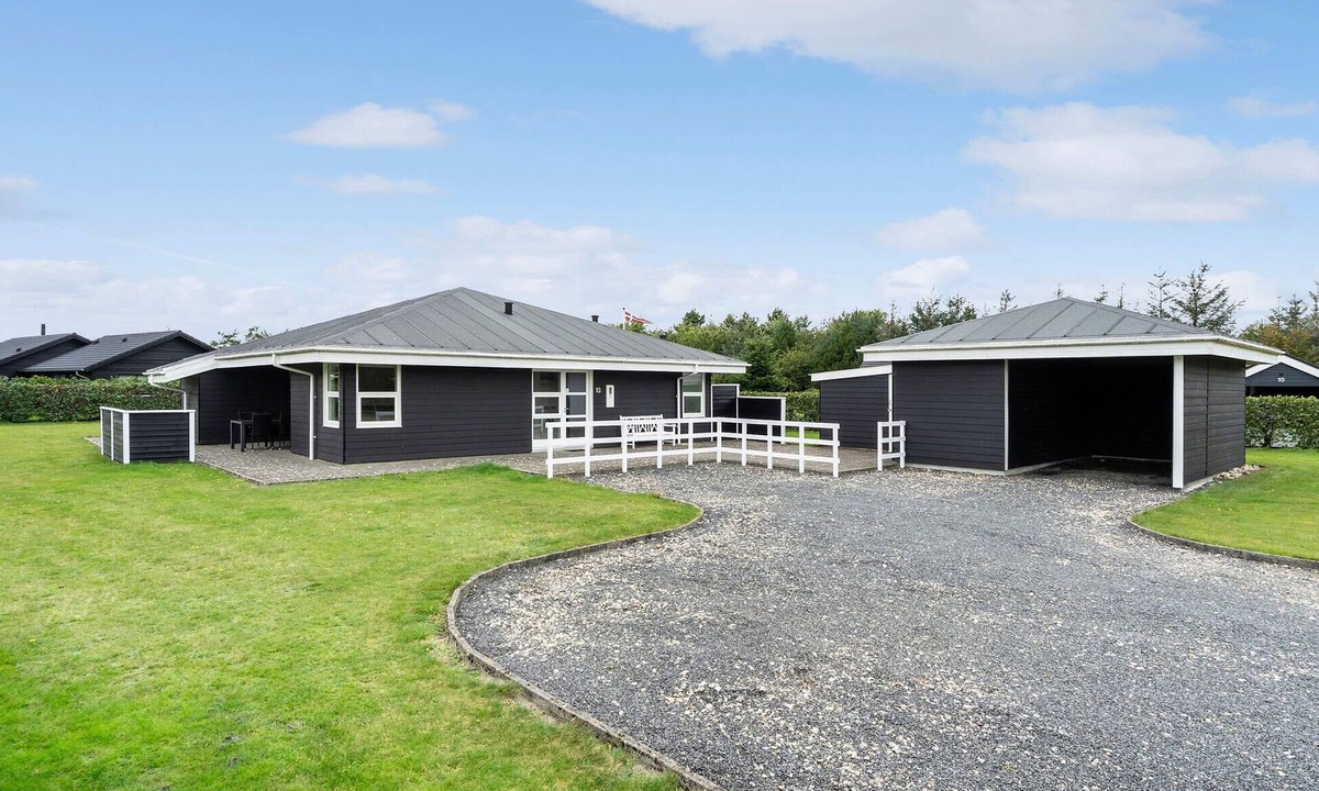 Skaven Strand House | Nice home in Tarm with sauna